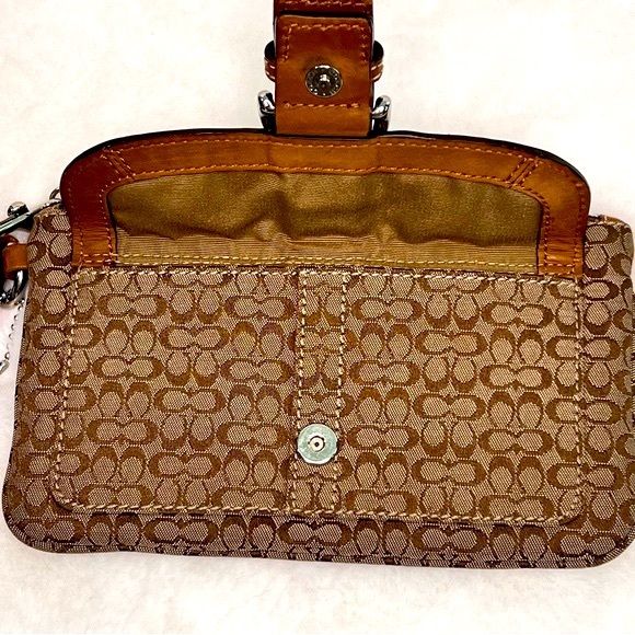 Coach Wristlet Brown Jacquard Signature Two Pockets Buckle Front - Picture 6 of 16